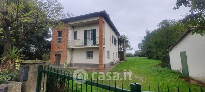 Casa indipendente in residenziale in 