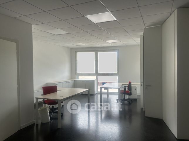 Ufficio in commerciale in Viale dell'Industria