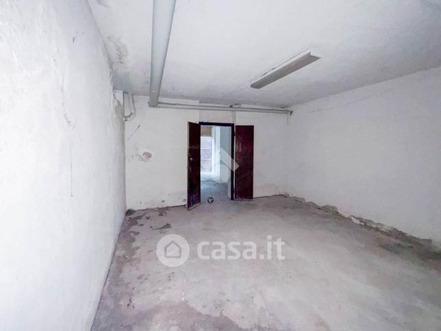 Capannone in commerciale in Via Fratelli Cernuschi 10