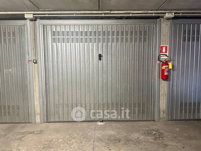 Box/posto auto in residenziale in Corso Alessandria 39