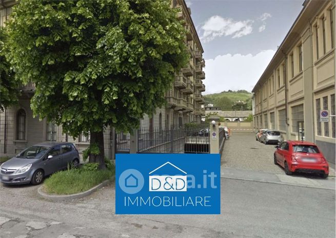 Box/posto auto in residenziale in Viale Mamiani 5
