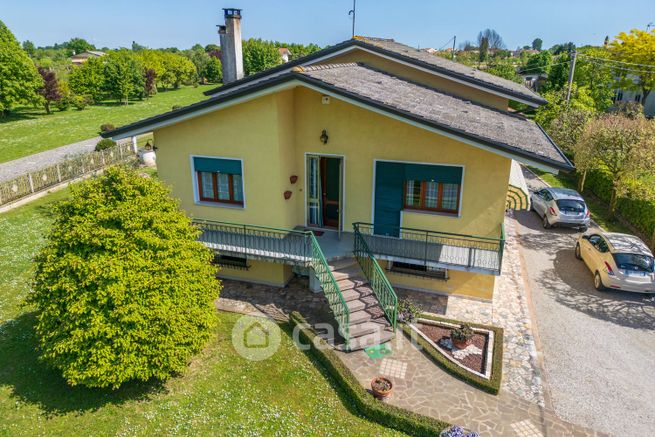 Casa indipendente in residenziale in Via Trento e Trieste
