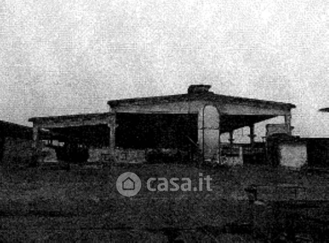 Capannone in commerciale in Via dei Curti