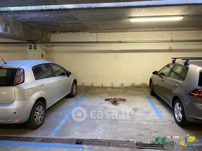 Garage/posto auto in residenziale in Viale Antonio Fratti