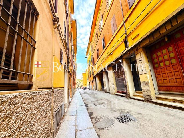 Box/posto auto in residenziale in Via Rialto