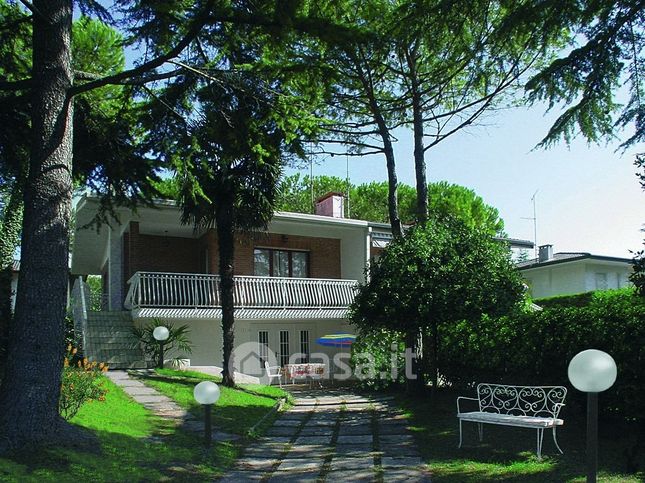 Villa in residenziale in Calle Schiller