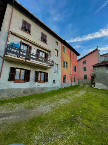 Casa indipendente in residenziale in verdi