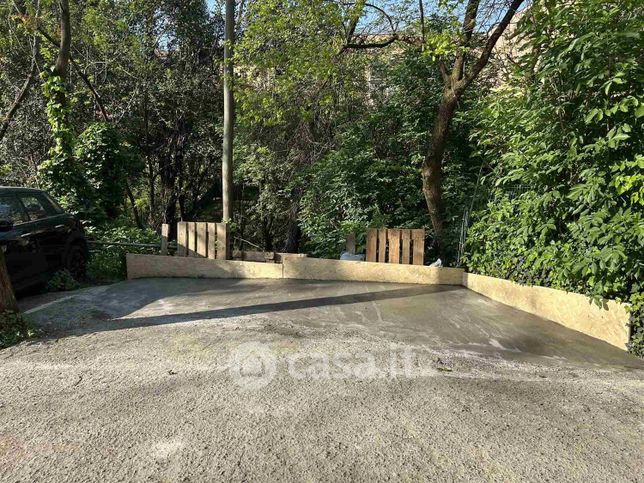 Box/posto auto in residenziale in Via del Porto 38