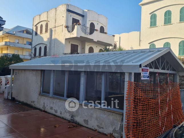 Box/posto auto in residenziale in Via delle Napee 2