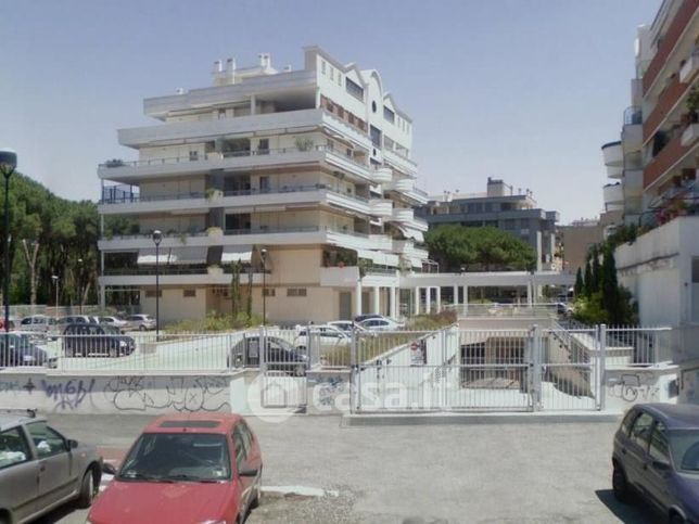 Garage/posto auto in residenziale in Via Isole Salomone 10