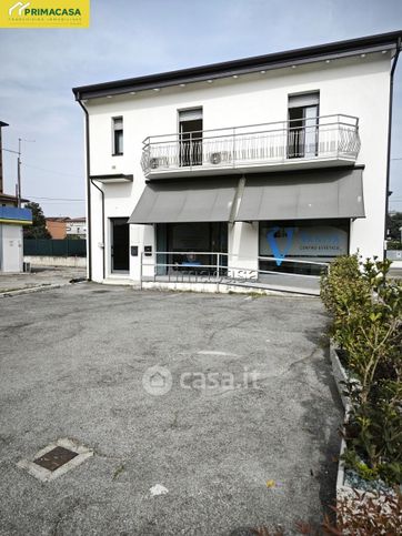 Ufficio in commerciale in Via Nazionale