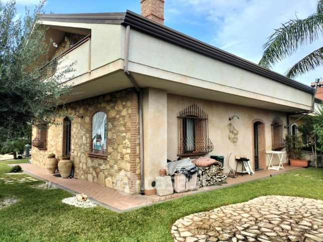 Villa in residenziale in 