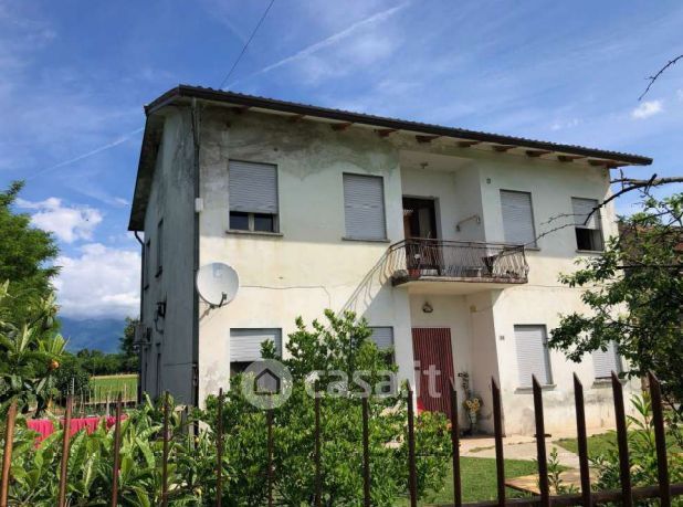 Casa indipendente in residenziale in Via Cacciatora 26
