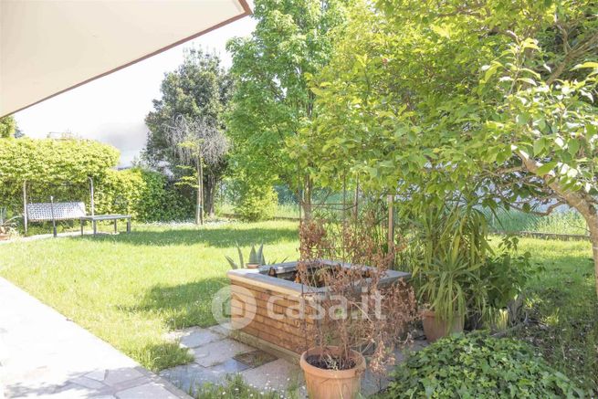 Casa indipendente in residenziale in 