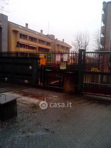 Box/posto auto in residenziale in Via Oslavia 24