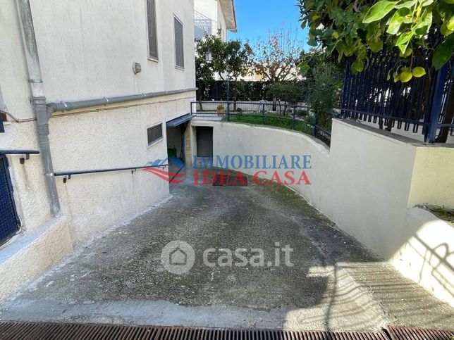 Box/posto auto in residenziale in Via Enrico de Nicola