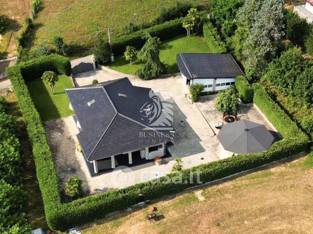 Villa in residenziale in Strada Valmanera 39