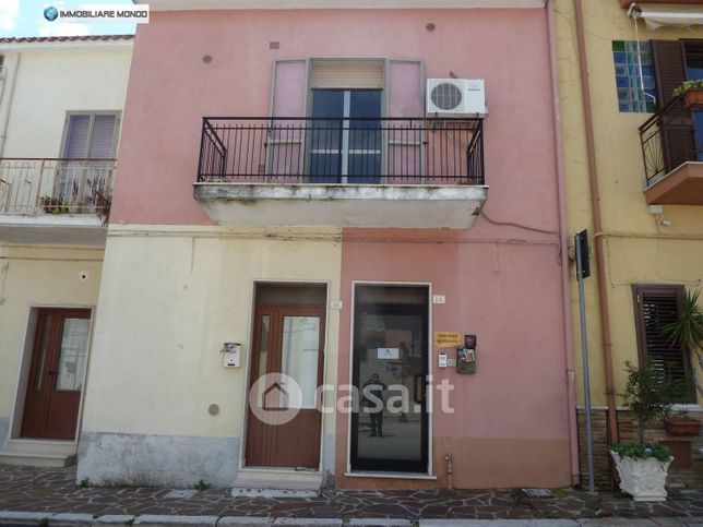Casa indipendente in residenziale in Via V. Tanassi 14