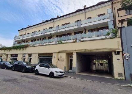 Box/posto auto in residenziale in Via Giuseppe Candiani 7