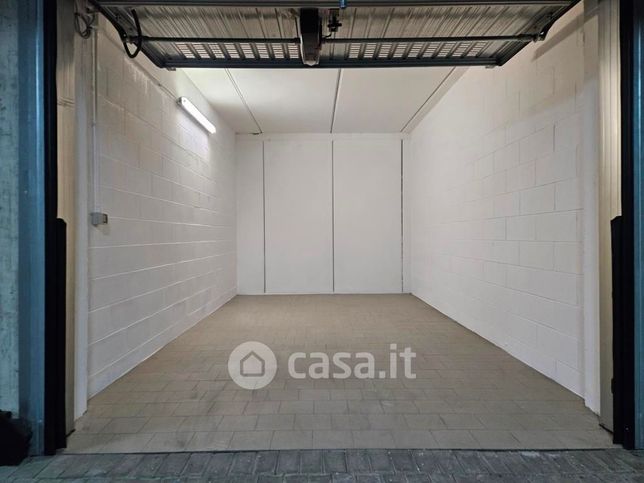 Box/posto auto in residenziale in Via Settimo 190