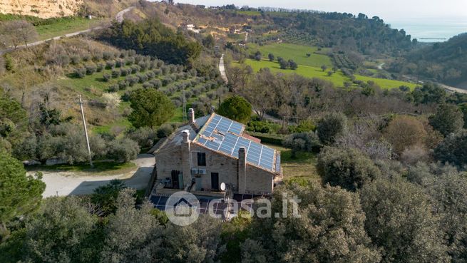 Villa in residenziale in Contrada Valle 27