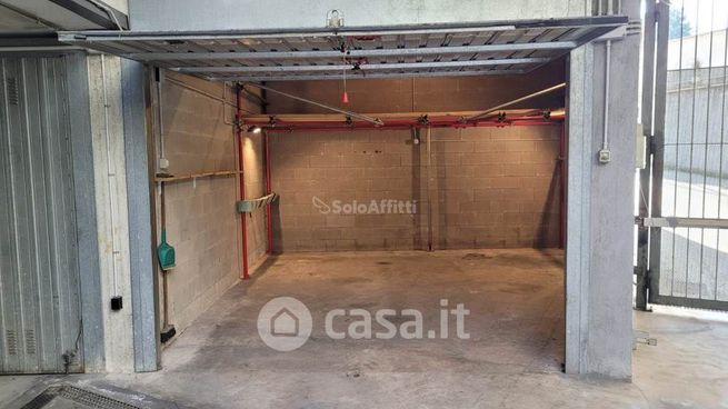 Garage/posto auto in residenziale in Viale Cappuccini 38