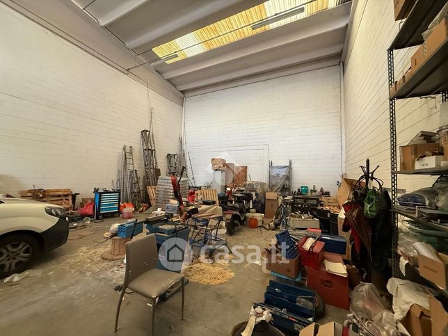 Capannone in commerciale in Via A. Locatelli 64