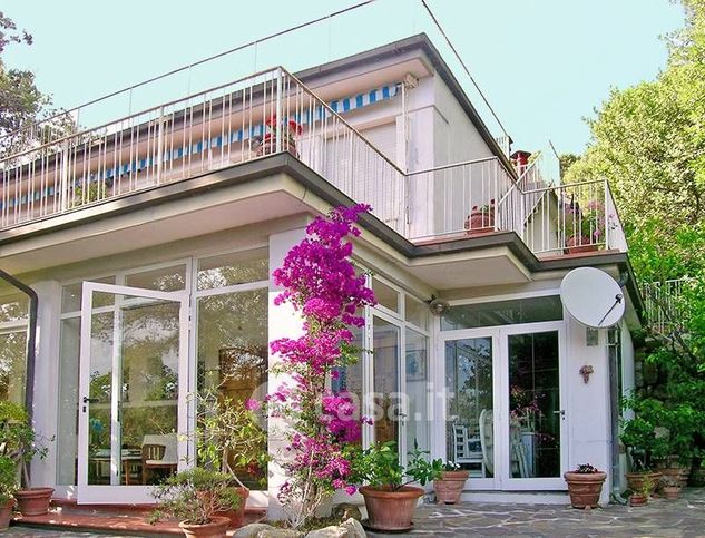 Villa in residenziale in 