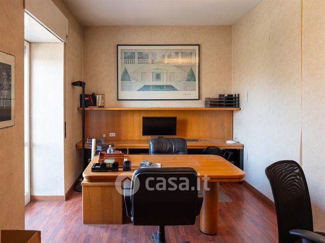 Ufficio in commerciale in Via Felice Cavallotti 15