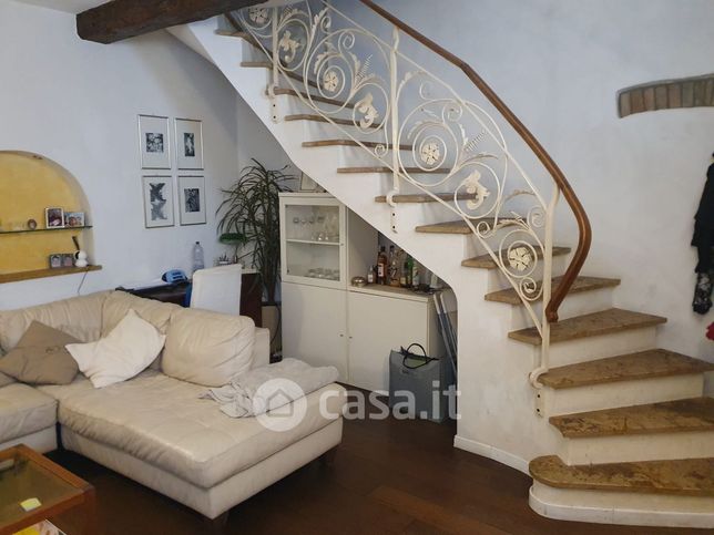 Casa indipendente in residenziale in Via Vallona