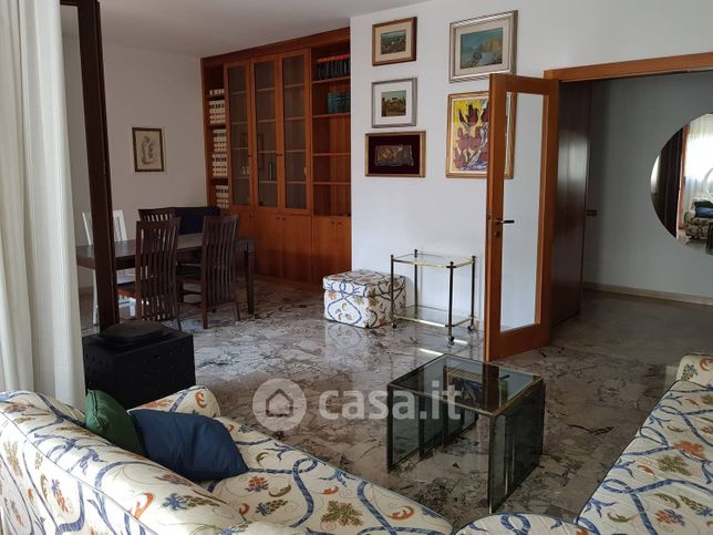 Appartamento in residenziale in Via Alessandro Litta Modignani