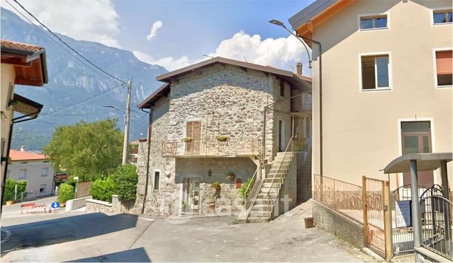 Appartamento in residenziale in Via Monte Adamello 16-18