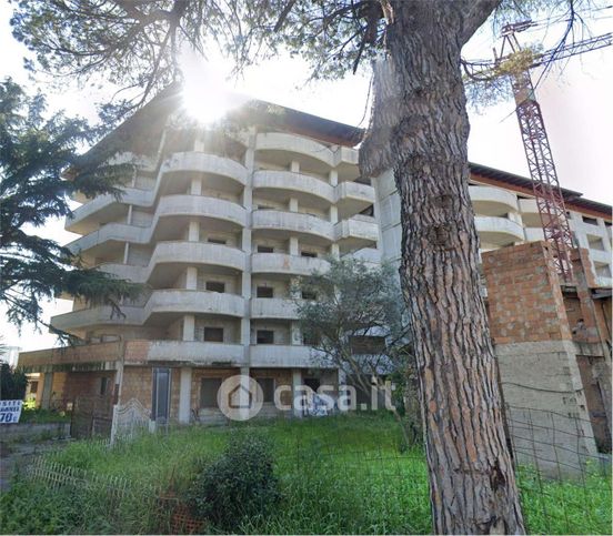 Ufficio in commerciale in Via dei Castelli Romani 50