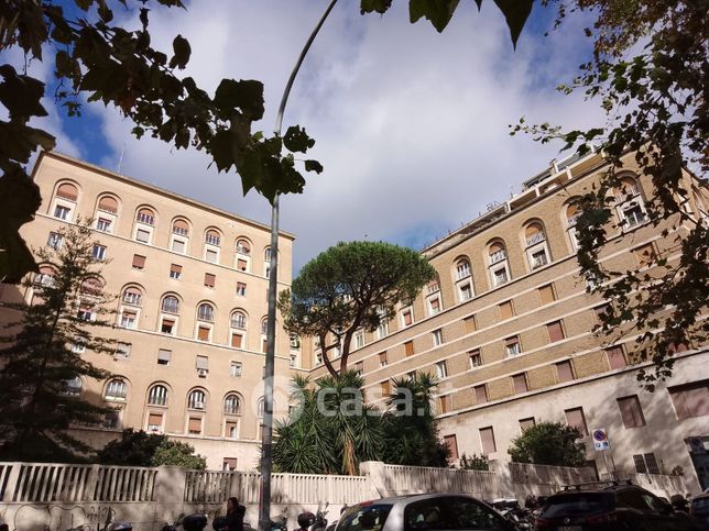 Ufficio in commerciale in Via Cristoforo Colombo 348