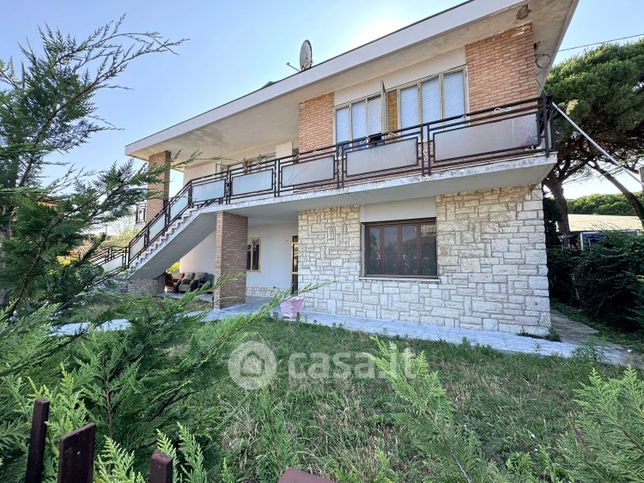 Casa indipendente in residenziale in Via Roma 5