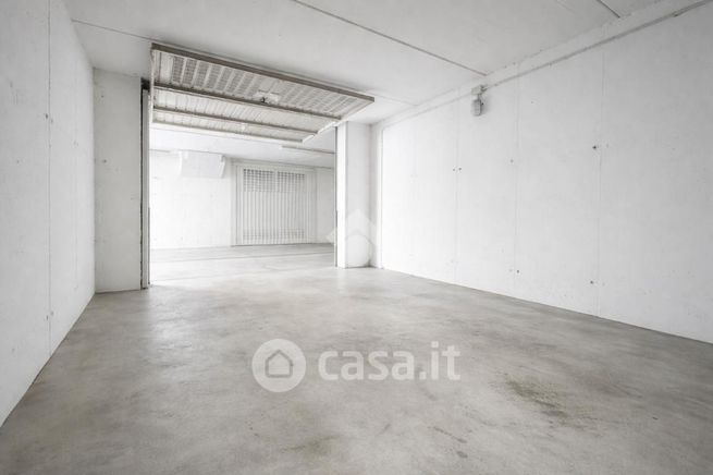 Box/posto auto in residenziale in Via del Barcaro 19