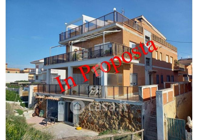 Appartamento in residenziale in Lungomare degli Ardeatini 497