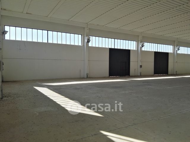 Capannone in commerciale in Strada Quinta