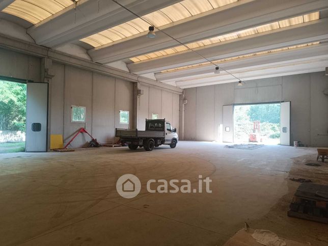 Capannone in commerciale in Via Cremona