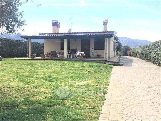 Villa in residenziale in Via Radicofani 35