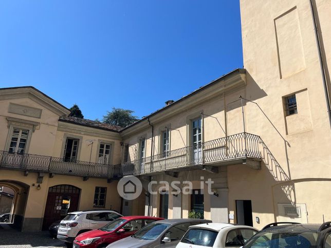 Ufficio in commerciale in Via Jean Baptiste de Tillier 5