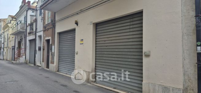 Negozio/locale commerciale in commerciale in Via Francesco P. Cespa 9