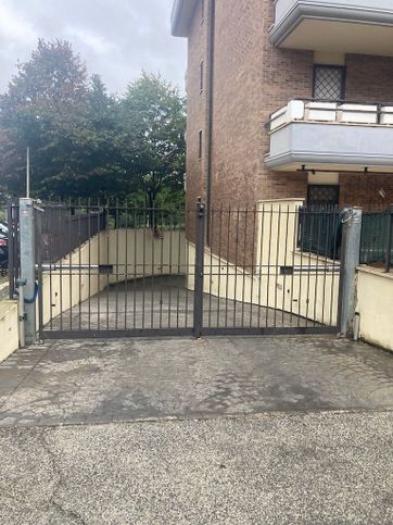 Box/posto auto in residenziale in Viale Odisseo 1