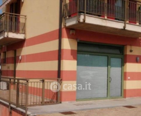Ufficio in commerciale in Via Levadello