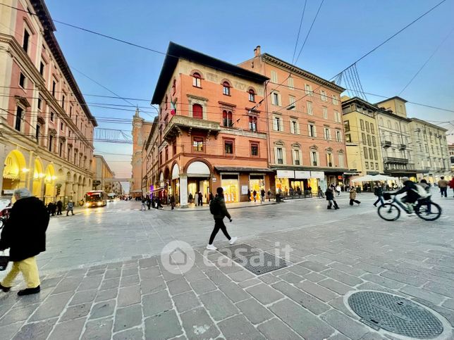 Ufficio in commerciale in Via Rizzoli