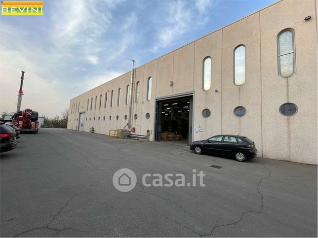Capannone in commerciale in Via Francesco Vecchione