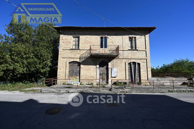 Casa indipendente in residenziale in Via della Stazione 3