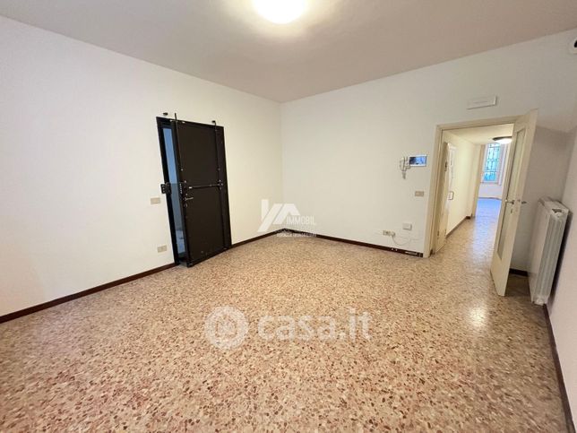 Ufficio in commerciale in Contrada delle Bassiche