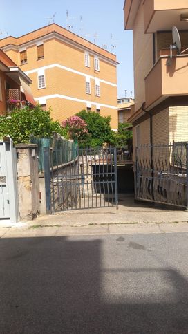 Garage/posto auto in residenziale in Via San Gimignano 67