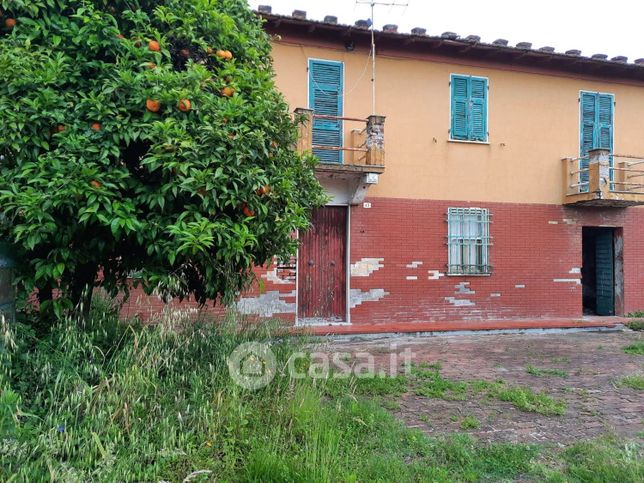 Casa indipendente in residenziale in 